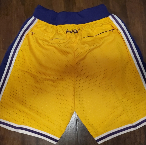 Los Angeles Lakers - Picture 7 of 7